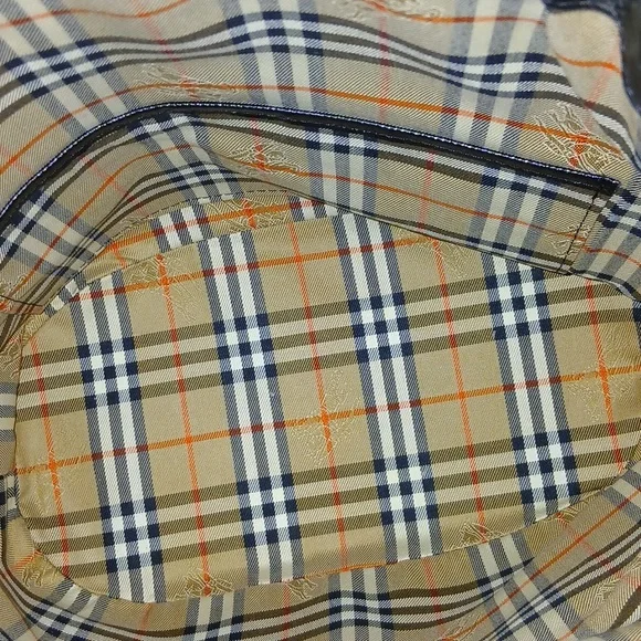 Burberrys Vintage Leather Bucket crossbody with Tassels & dust bag Black EUC - Picture 7 of 8